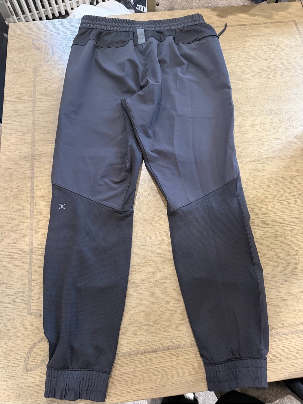 lululemon athletica Men's Two-Tone Black Jogger Pants